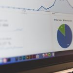 Performance Marketing IA: Por qué el algoritmo necesita un estratega humano para ser rentable