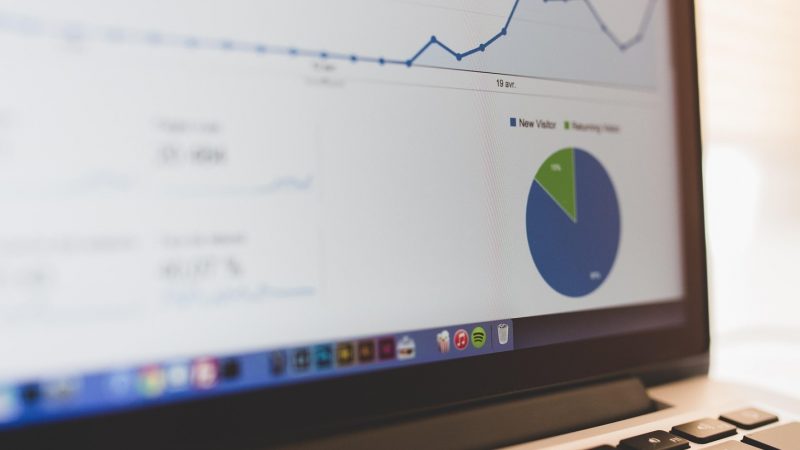 Performance Marketing IA: Por qué el algoritmo necesita un estratega humano para ser rentable