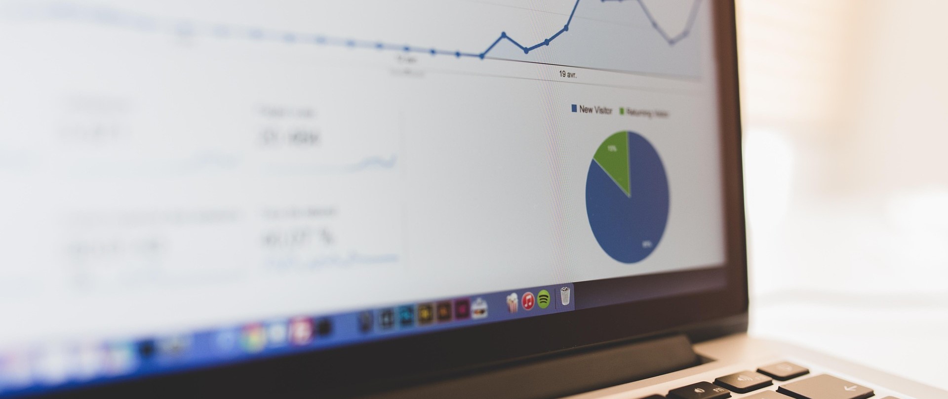 Performance Marketing IA: Por qué el algoritmo necesita un estratega humano para ser rentable